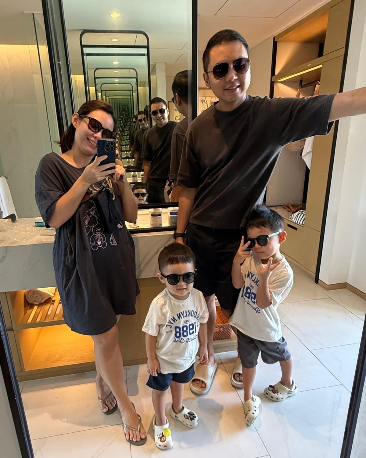 Leonard, Joanna, Lucas and Ethan in matching sunglasses, taking a mirror selfie